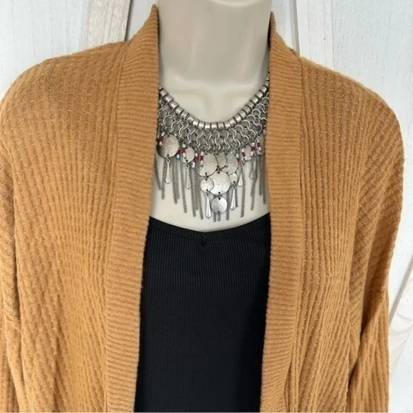 ✨Pink Rose 🌹 mustard yellow cardigan sweater - Picture 3 of 8